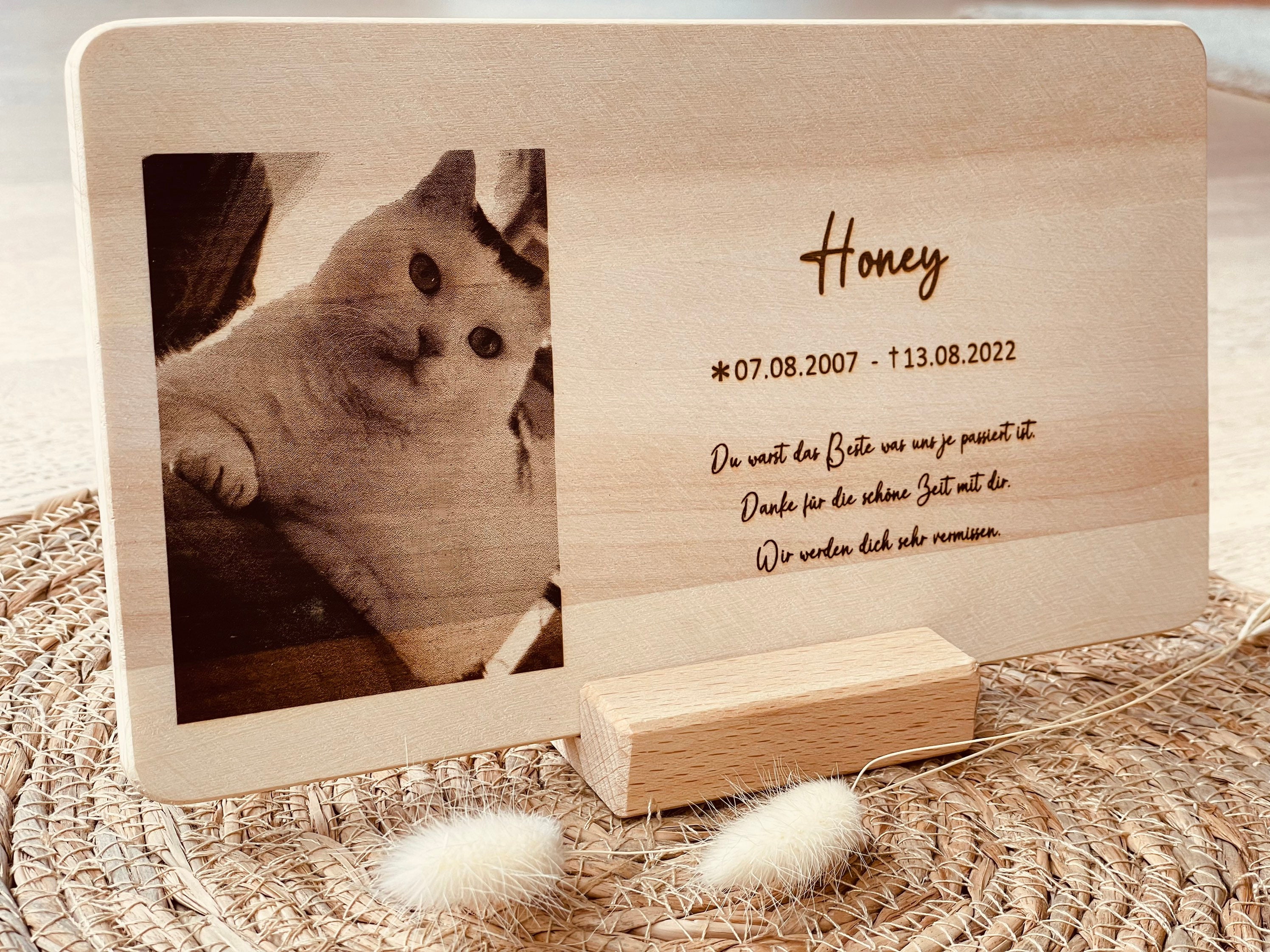 Personalisierte Gedenktafel aus Holz für verstorbene Haustiere